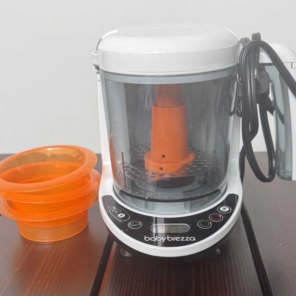 Baby Brezza White and Orange Food Maker